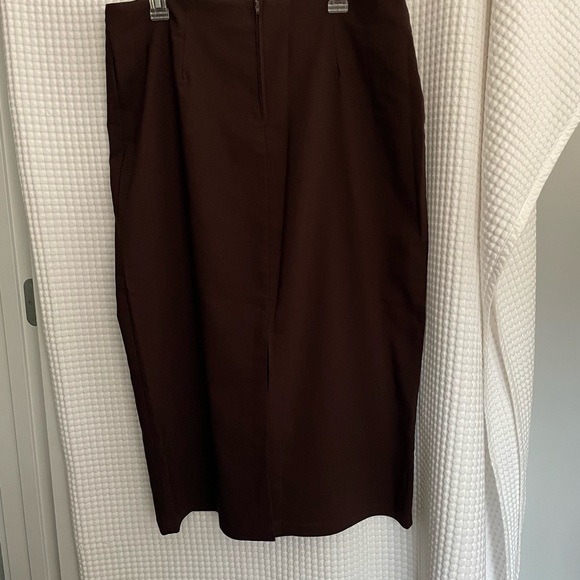 FASHION EXCESS PLUS Brown straight skirt. Size 3XL. - Picture 2 of 2